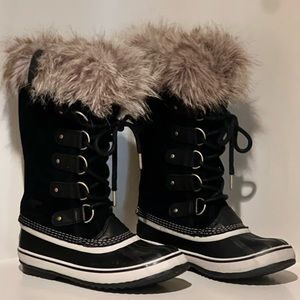 WOMEN'S JOAN OF ARCTIC BOOTS